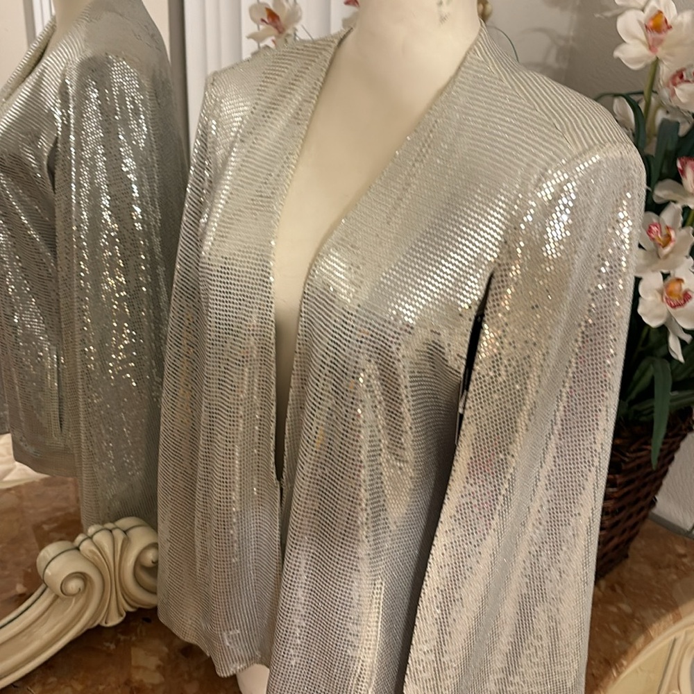 Metal. Cape Blazer for parties Can be dress up on top of the dress or by itself - Picture 4 of 9
